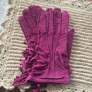 Suede gloves - fushia with fringe